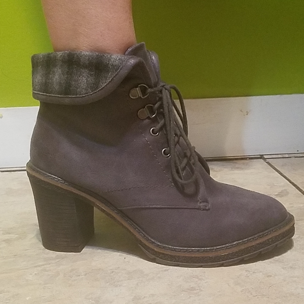 White Mountain Jay Jay Charcoal Grey Suede Booties